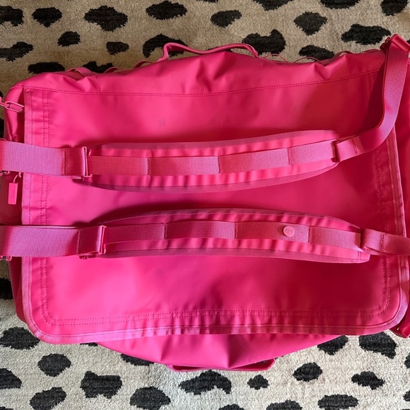 Baboon To The Moon Handbags - ISO Baboon to the Moon Go Bag Small 40L Neon Pink